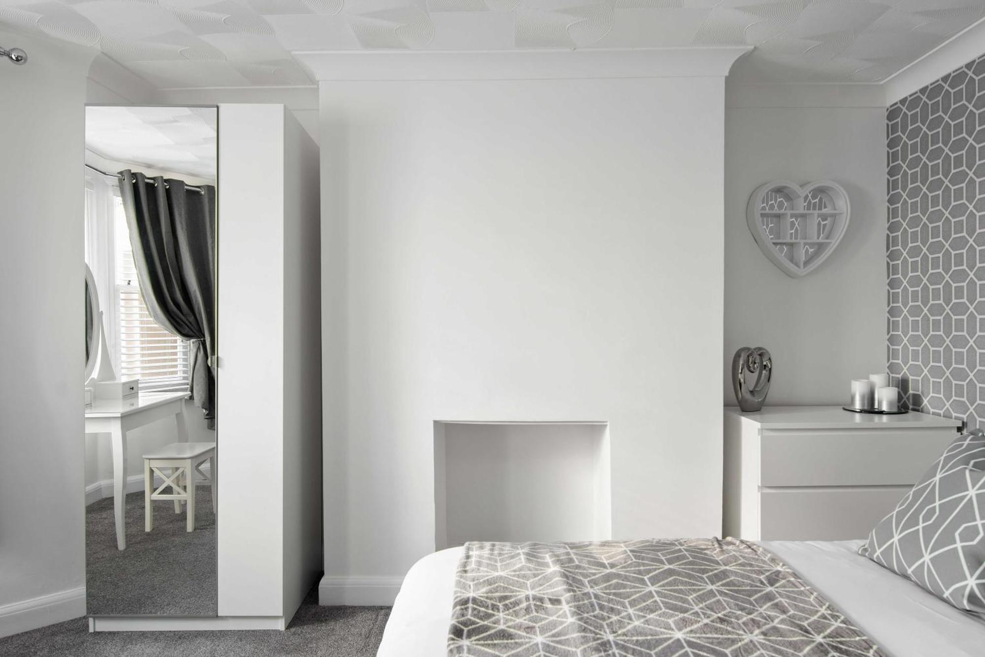 The Roost Group - Stylish Apartments เกรฟเซ็นด์ ห้อง รูปภาพ